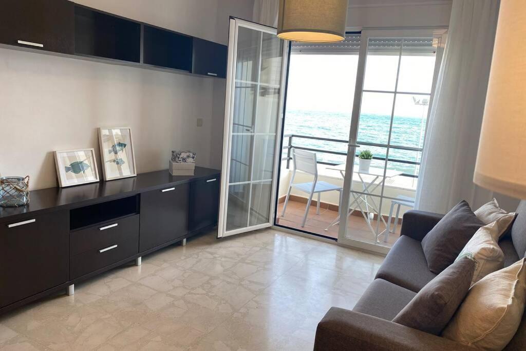 Maravilloso Apartamento En Primera Linea De Playa Con Vistas Al Mar En Caleta De Velez 2 D Esterno foto