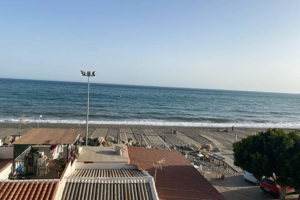 Maravilloso Apartamento En Primera Linea De Playa Con Vistas Al Mar En Caleta De Velez 2 D Esterno foto