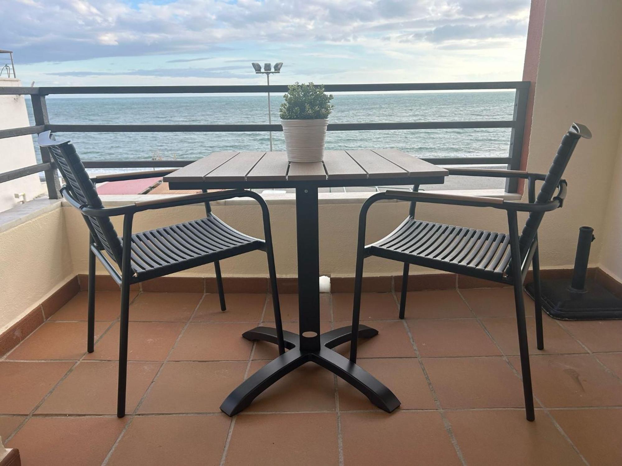 Maravilloso Apartamento En Primera Linea De Playa Con Vistas Al Mar En Caleta De Velez 2 D Esterno foto