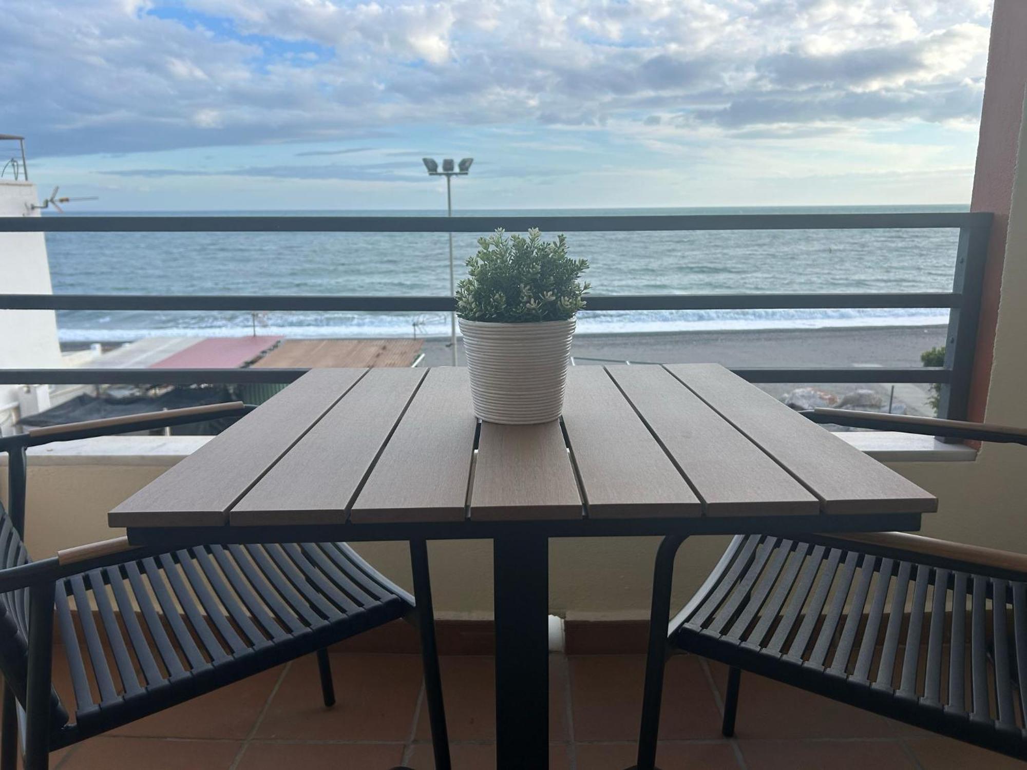 Maravilloso Apartamento En Primera Linea De Playa Con Vistas Al Mar En Caleta De Velez 2 D Esterno foto