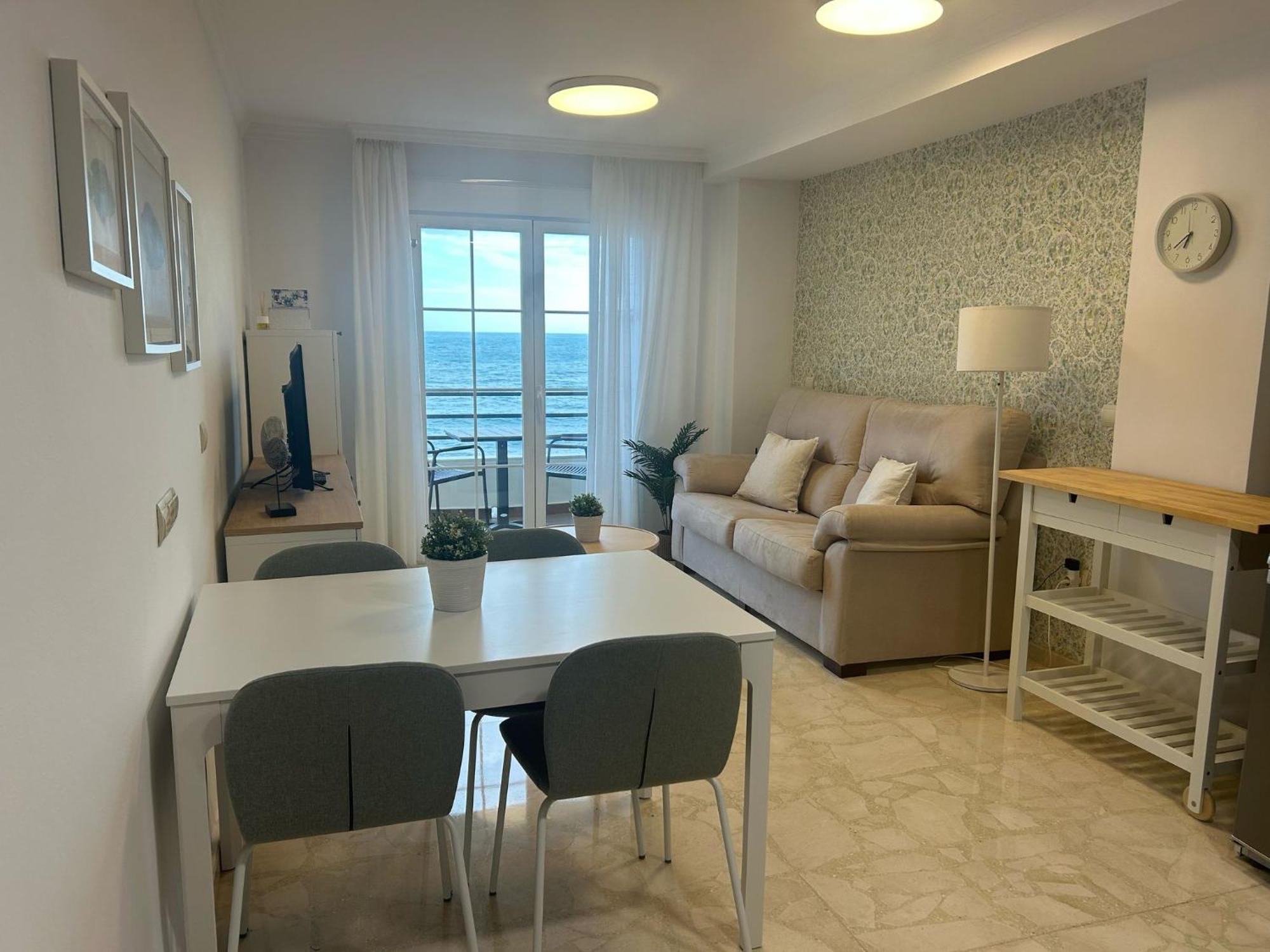 Maravilloso Apartamento En Primera Linea De Playa Con Vistas Al Mar En Caleta De Velez 2 D Esterno foto
